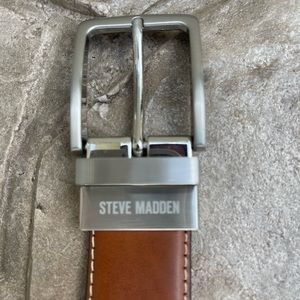 STEVE MADDEN REVERSE BELT. CONDITION IS USED, LIGHTLY. SZ 36
